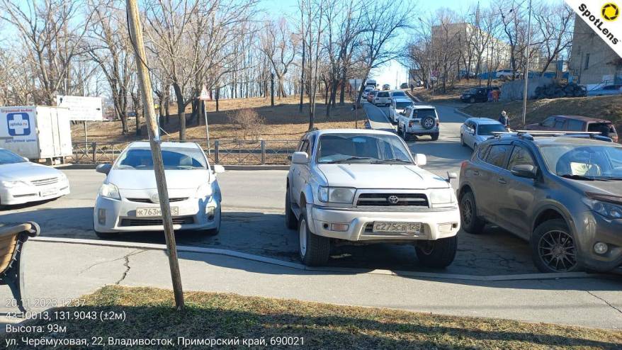 Будут штрафовать: во Владивостоке начали "охоту" на "автохамов"