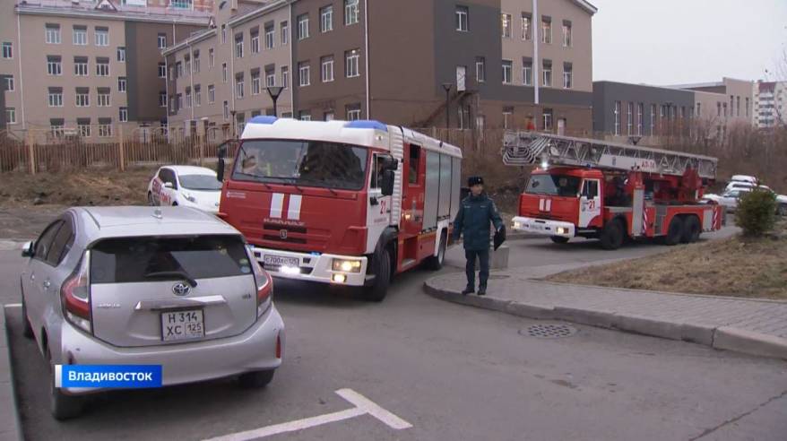 Пожарные не смогли подъехать ни к одному из трех домов во время учений во Владивостоке