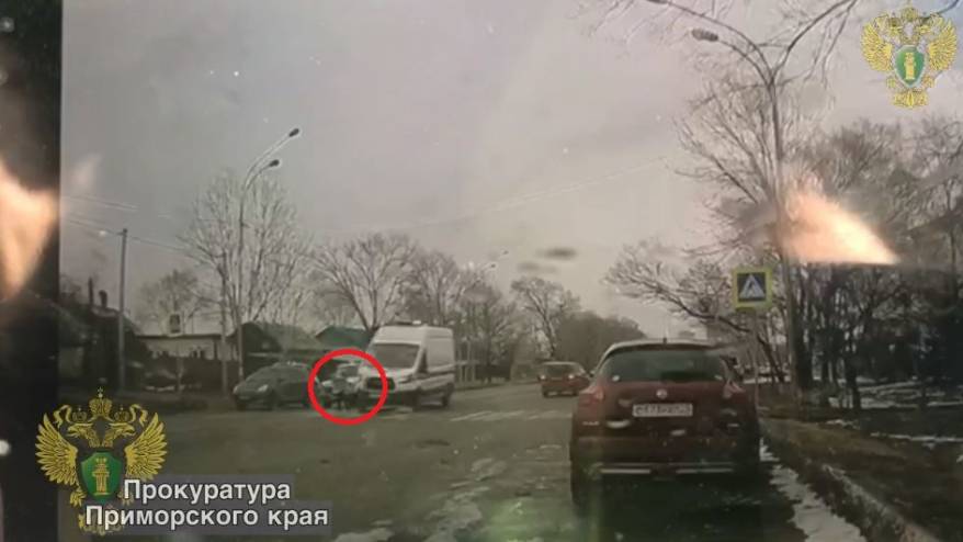 Скорая сбила ребенка на пешеходном переходе в Приморье