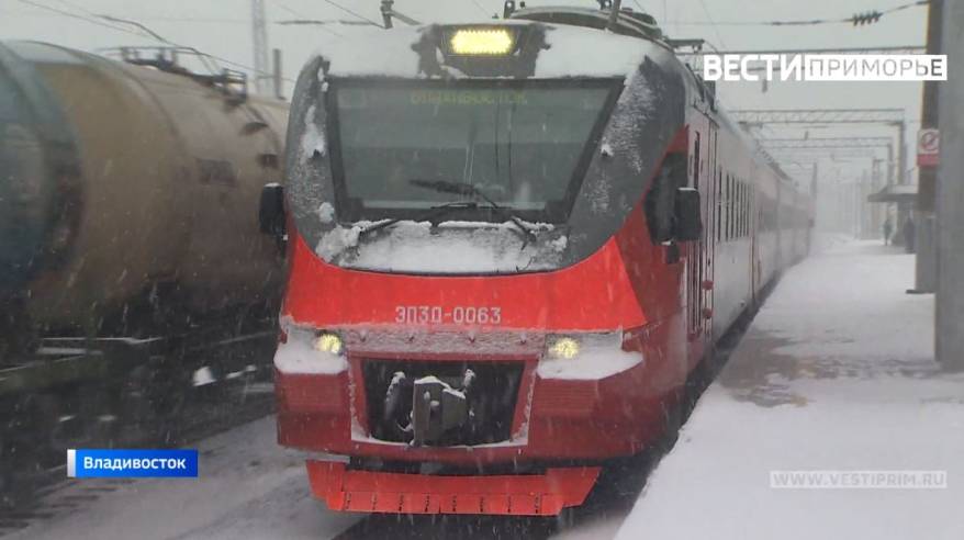 В Приморье из-за предстоящей непогоды добавят вагонов электричкам В Приморье из-за предстоящей непогоды добавят вагонов электричкам
