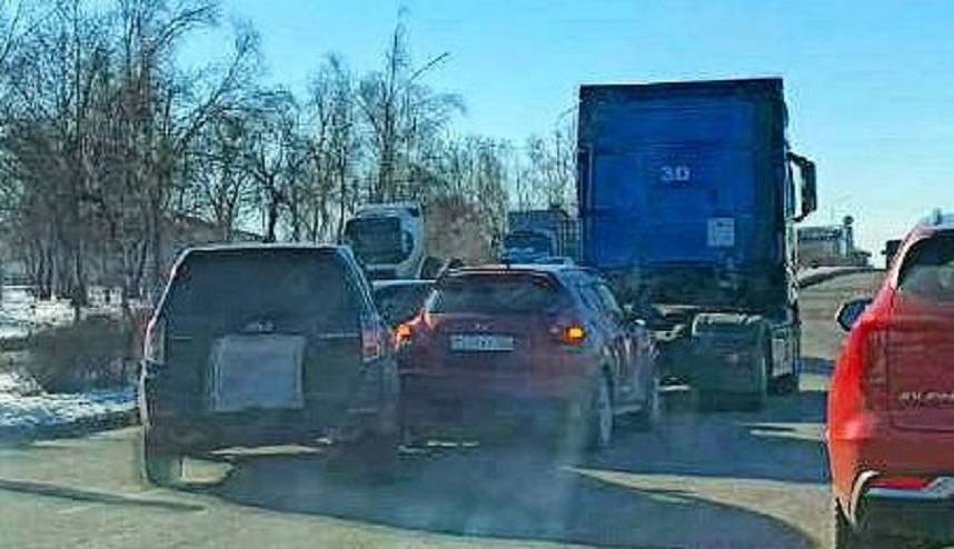 Массовое ДТП в центре города собирает пробку Массовое ДТП в центре города собирает пробку