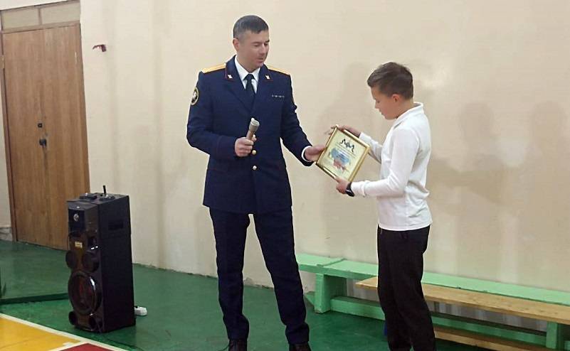 Кинулся спасать, не раздумывая: школьник спас девочку Кинулся спасать, не раздумывая: школьник спас девочку