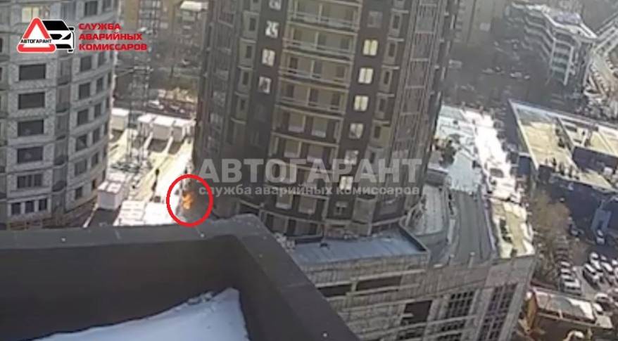 Момент возгорания на стройке во Владивостоке попал на видео