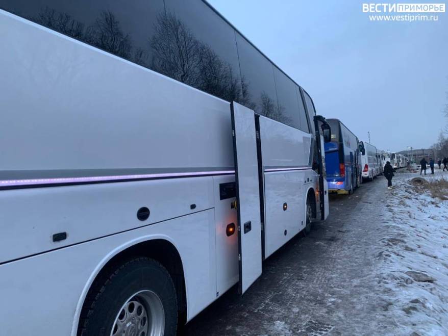 "Женщину вырвало": туристы оказались в ужасном положении из-за коллапса в пункте пропуска