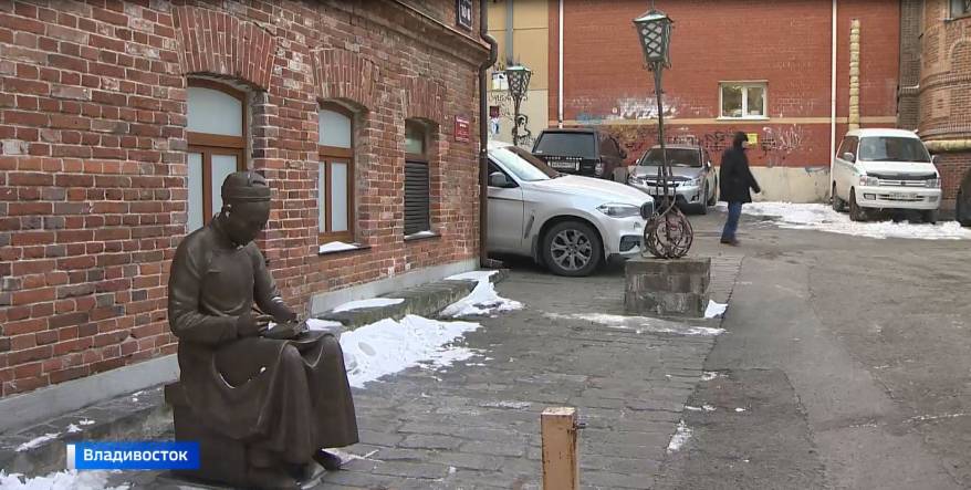 Необычные герои "поселились" в переулках Миллионки