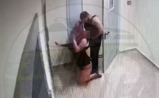 "Ползла на коленях": кровавая драма разыгралась в подъезде жилого дома во Владивостоке