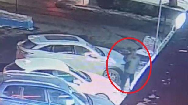 "Помогите найти мерзавца": Мужчина в маске напал на девушек во Владивостоке