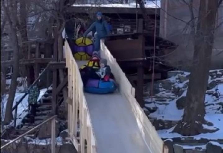 В Приморье обустроены десятки мест для зимних забав (подборка горок)