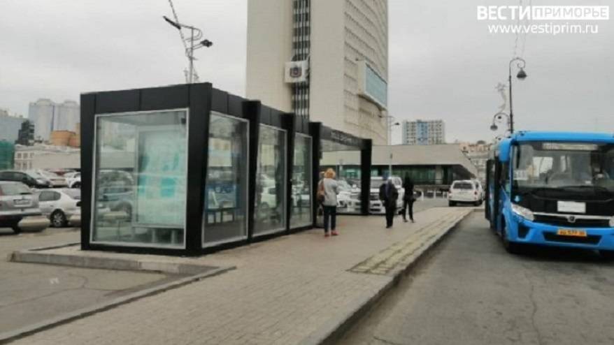 Новый инцидент произошел в скандально известной "умной" остановке во Владивостоке Новый инцидент произошел в скандально известной "умной" остановке во Владивостоке