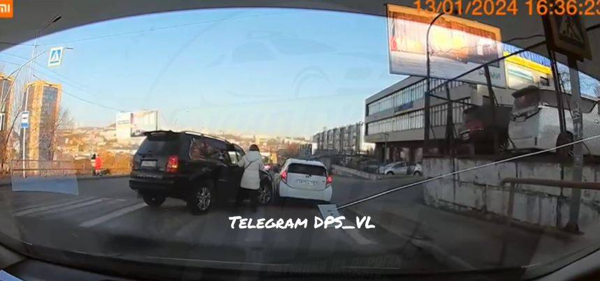 Пытался сбежать и угрожал ножом: ДТП произошло во Владивостоке