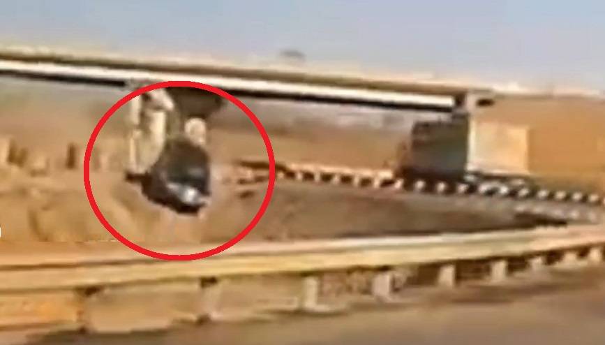 Авто с пассажирами влетело в блок и свалилось в глубокую яму Авто с пассажирами влетело в блок и свалилось в глубокую яму