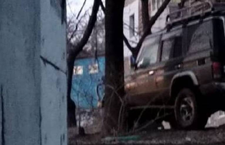 Невеселое утро устроил водитель жителям многоэтажки Невеселое утро устроил водитель жителям многоэтажки