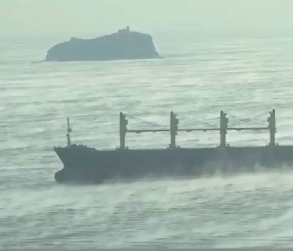 Море парит в проливе Босфор Восточный