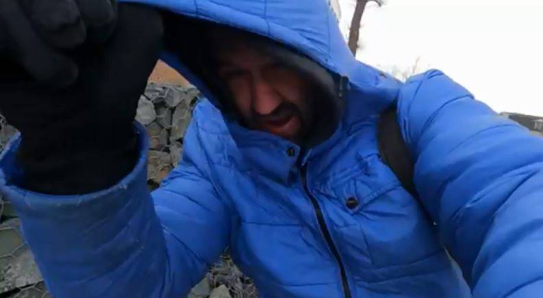 Во Владивостоке ветер сбивает с ног здоровенных мужиков