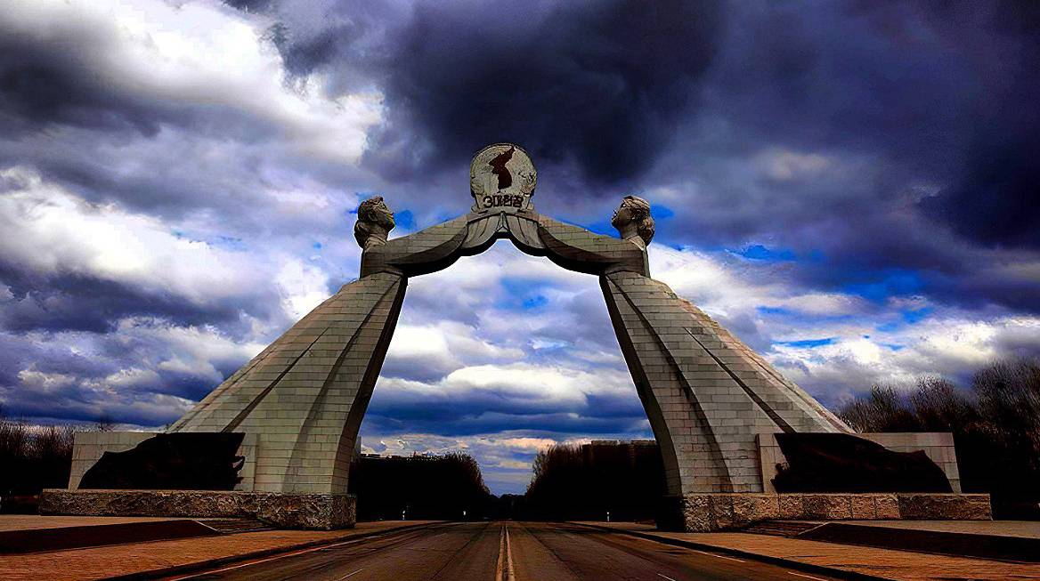 Большевики сносят памятник александру второму. Какие памятники были разрушены. Памятник разрушенные памятники. Разрушение памятников культуры. Какие памятники были разрушены.