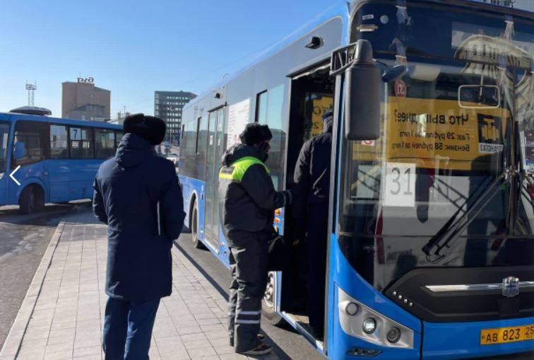Силовики устроили тотальную проверку пассажирских автобусов в Приморье Силовики устроили тотальную проверку пассажирских автобусов в Приморье