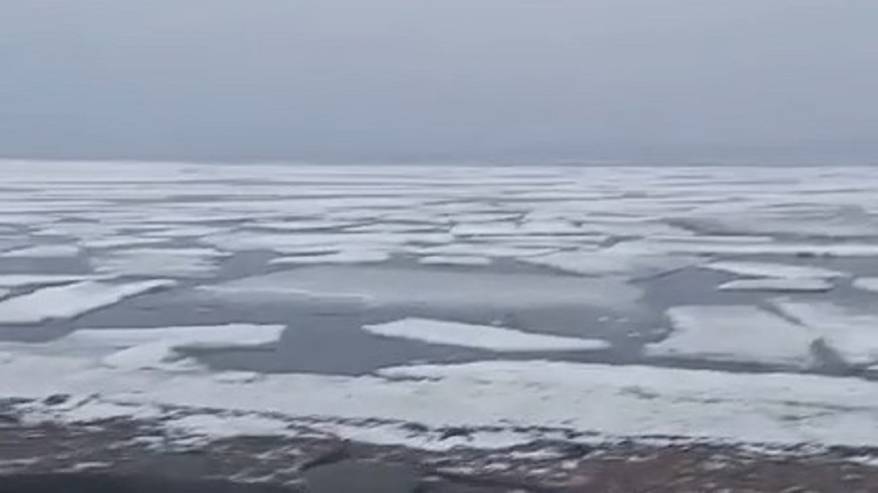 Прогнозы оправдались: в бухтах Приморья разрушается лед (видео)