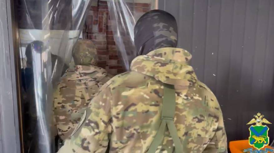 Силовики нагрянули в кафе восточной кухни во Владивостоке