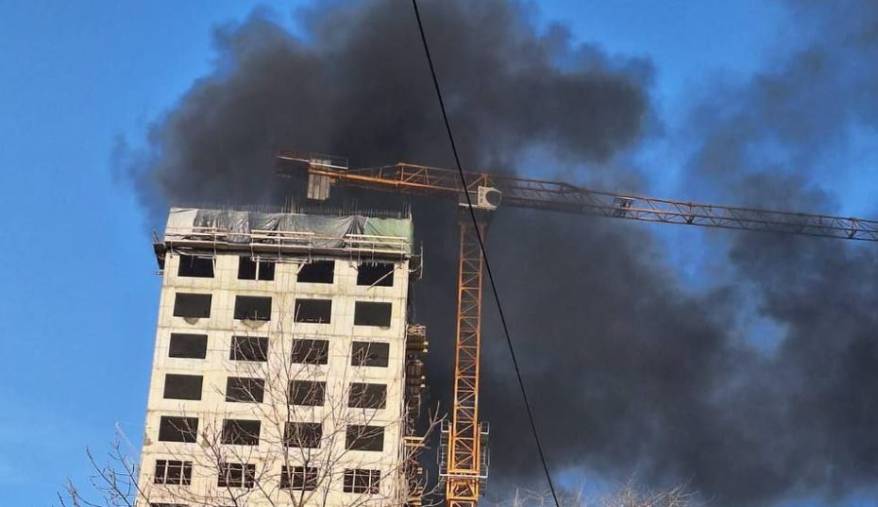 Пожар на стройке высотки в новом жилом микрорайоне Владивостока Пожар на стройке высотки в новом жилом микрорайоне Владивостока