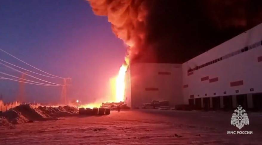 Остались без посылок? Мощный пожар бушует на складе Wildberries Остались без посылок? Мощный пожар бушует на складе Wildberries