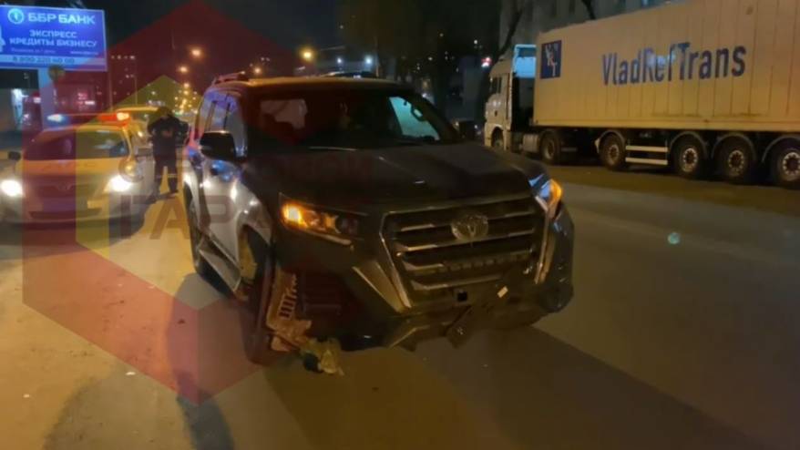 Во Владивостоке водитель Тoyota Land Cruiser Prado таранил Subaru Levorg