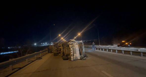 Жесткое ДТП в Приморье: грузовик протаранил легковушку
