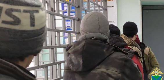 Силовики проводят тотальные проверки: более 40 человек задержаны в Артеме