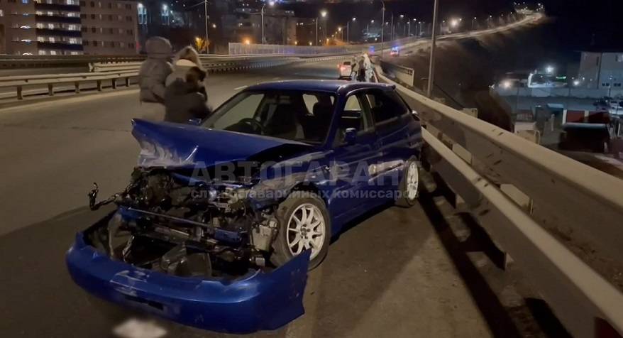 Жуткое ДТП на трассе: от удара парня выкинуло из авто в леера Жуткое ДТП на трассе: от удара парня выкинуло из авто в леера