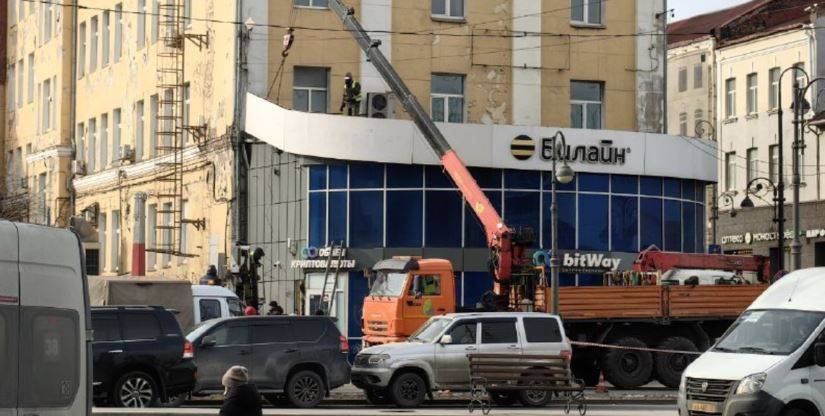 В центре Владивостока начался снос «Дворца связи»