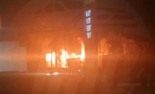 Во Владивостоке горит строение возле АЗС. Подробности