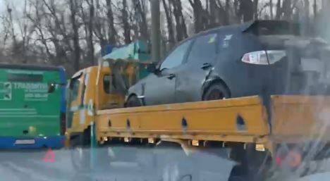 Мощную автопробку собрало ДТП с участием пассажирского автобуса во Владивостоке