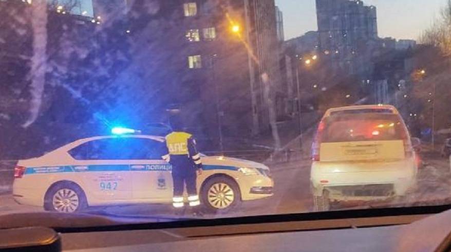 Дорога перекрыта, работают спасатели и полиция: что произошло в районе Золотого моста?
