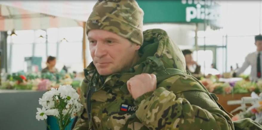 Встречу-сюрприз устроили военнослужащим в аэропорту Владивостока