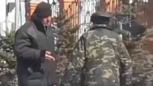 Два маргинала устроили кулачную разборку возле храма в Приморье