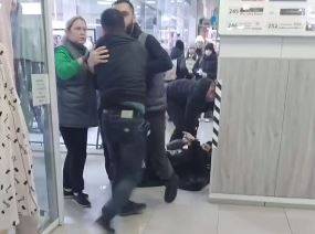 "Тело на полу": полиция проверяет информацию об инциденте в супермаркете Владивостока