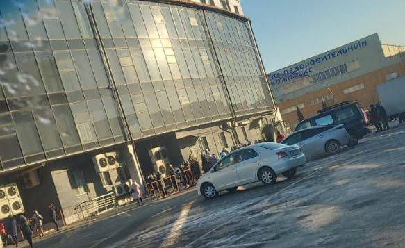 Из популярного торгового центра в Приморье эвакуировали персонал