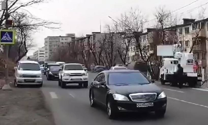 «Особый» светофор установили на трафиковом участке дороги Владивостока