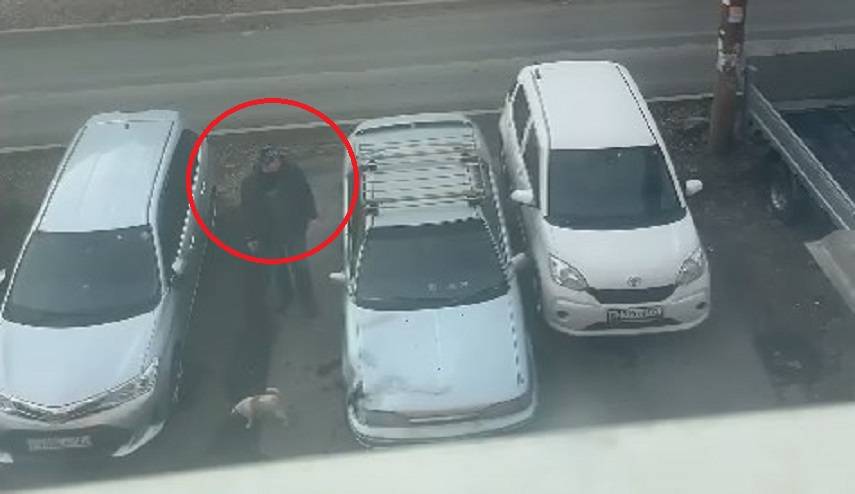 «Потом не жалуйтесь»: «война» разгорелась между соседями из-за парковочного места