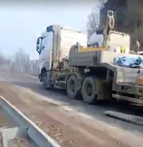 «Спецоперация на перевале»: большегруз достают из реки
