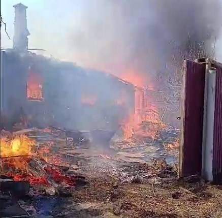 Пожар уничтожает дома дачников в Кипарисово