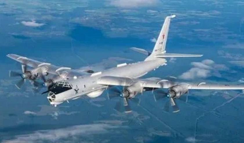 Экипаж Ту-142МЗ применил комплекс РЭБ в ходе авианалёта противника в Японском море Экипаж Ту-142МЗ применил комплекс РЭБ в ходе авианалёта противника в Японском море