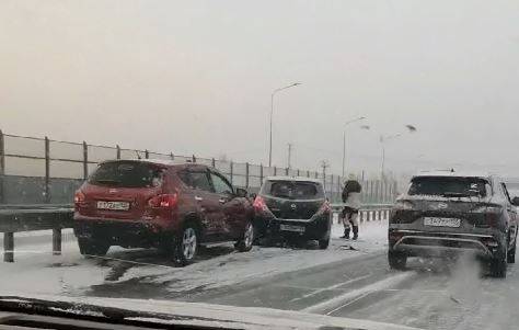 "Всюду разбитые тачки": погода устроила автолюбителям неприятный сюрприз в Приморье