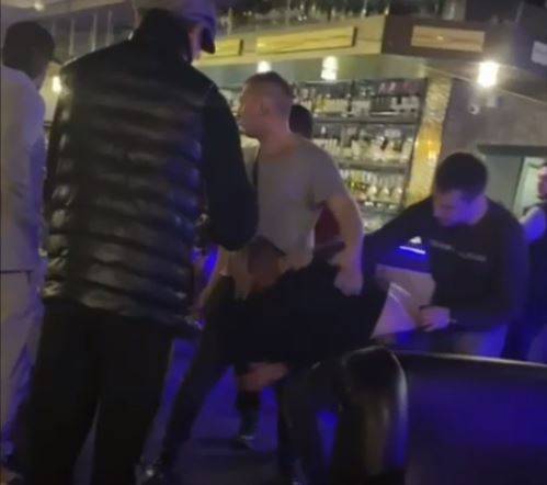 Драка в ресторане Дальнегорска закончилась стрельбой - пострадавший госпитализирован