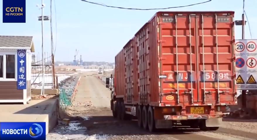 За зиму по понтонному мосту Хэйхэ–Благовещенск перевезено более 50 тыс. тонн продовольстви