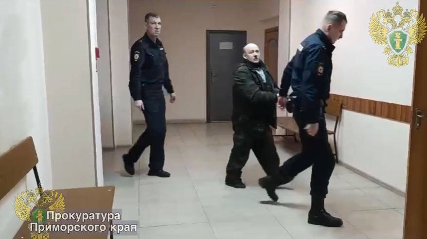 Заключен под стражу дядя подростка, устроившего пожар в жилом доме во Владивостоке