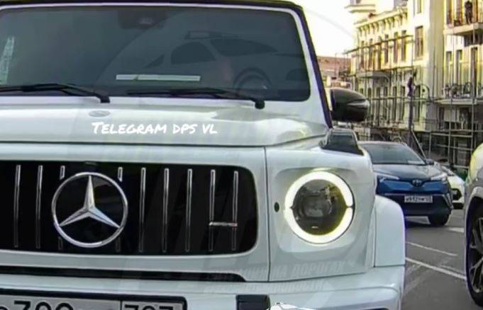 "Показывал непристойности": поведение водителя Mercedes Gelandewagen возмутило приморцев