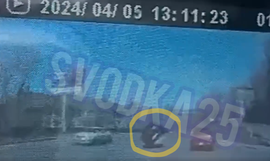 Водитель устроил "автородео" во Владивостоке: эпичное ДТП попало на видео