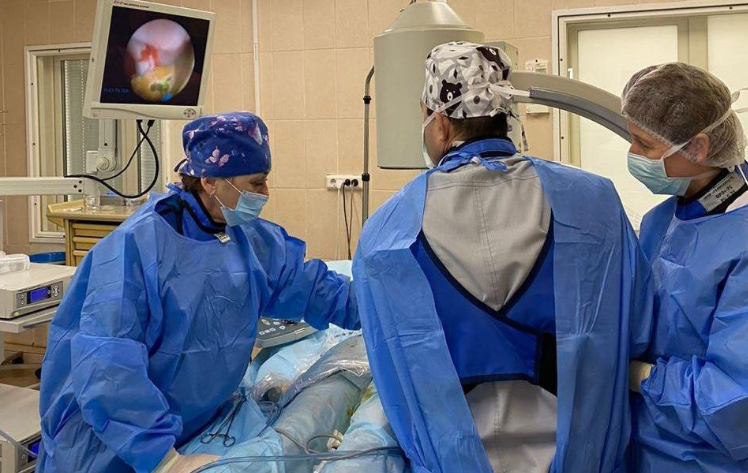 Приморские урологи освоили новые виды операций