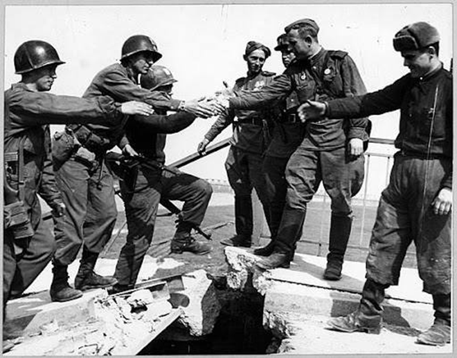25 апреля 1945 года произошла встреча на Эльбе. День в истории