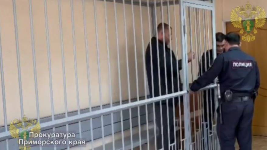 Житель Приморья расстрелял двух своих знакомых из карабина